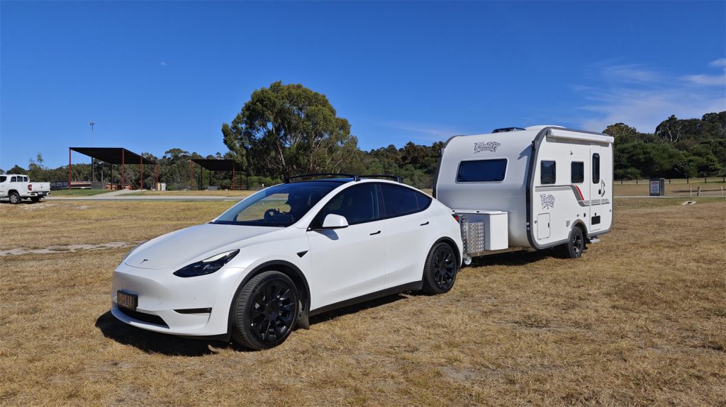 Mystic-12-EX-LF-4 Exterior of Fantasy Caravan Mystic