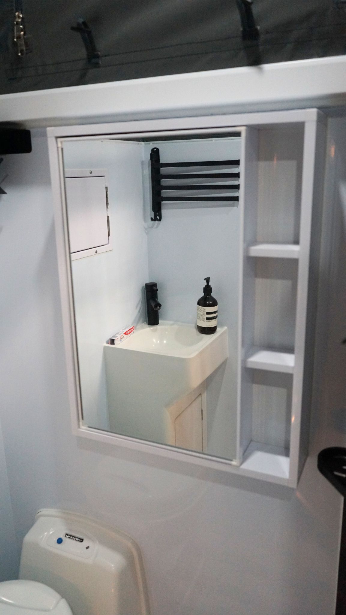 Frontier 13c Interior