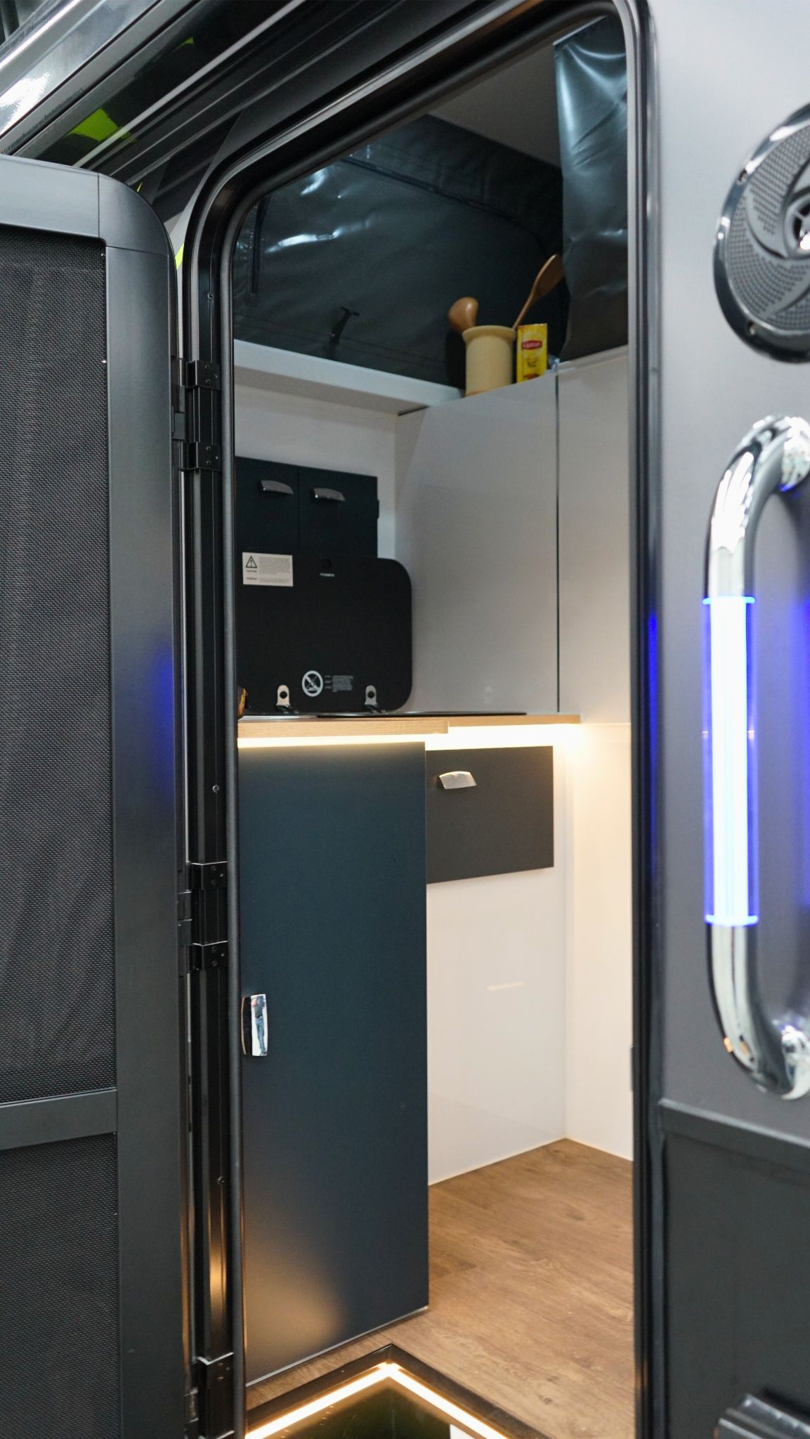 Frontier 13c Interior