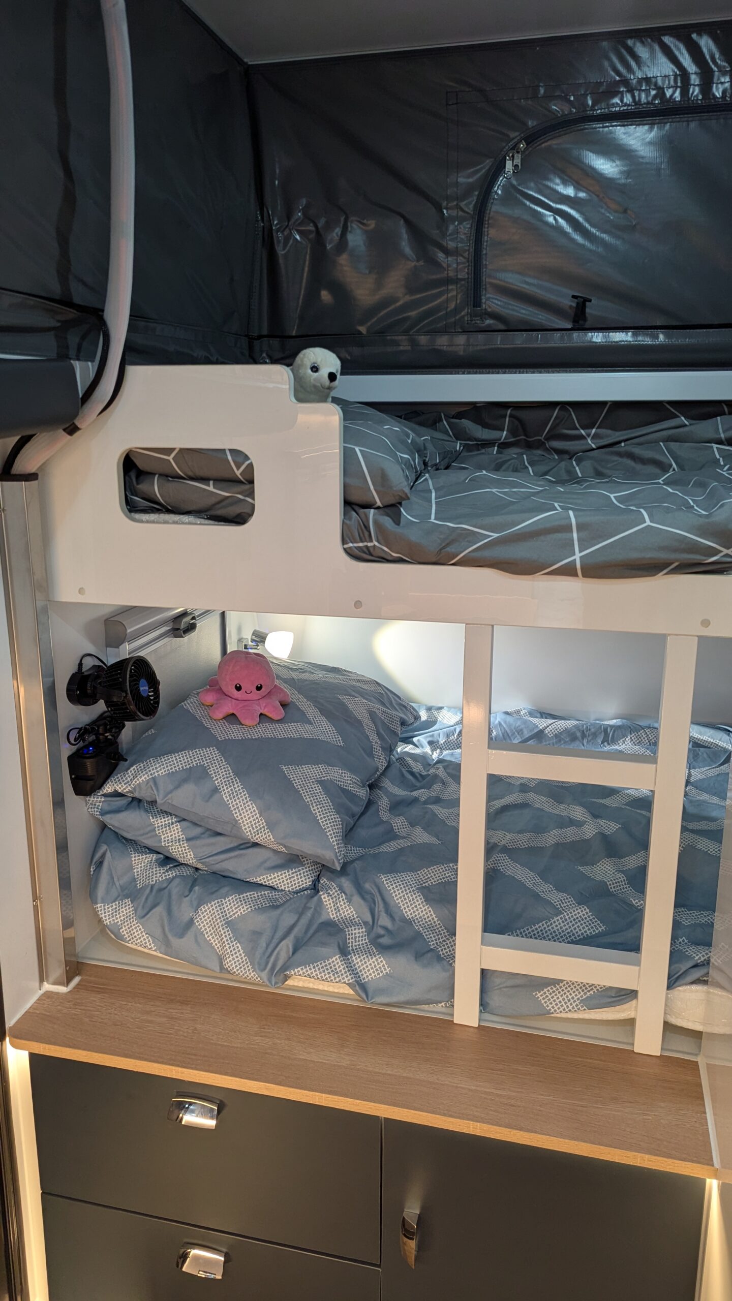 Frontier 17D Interior
