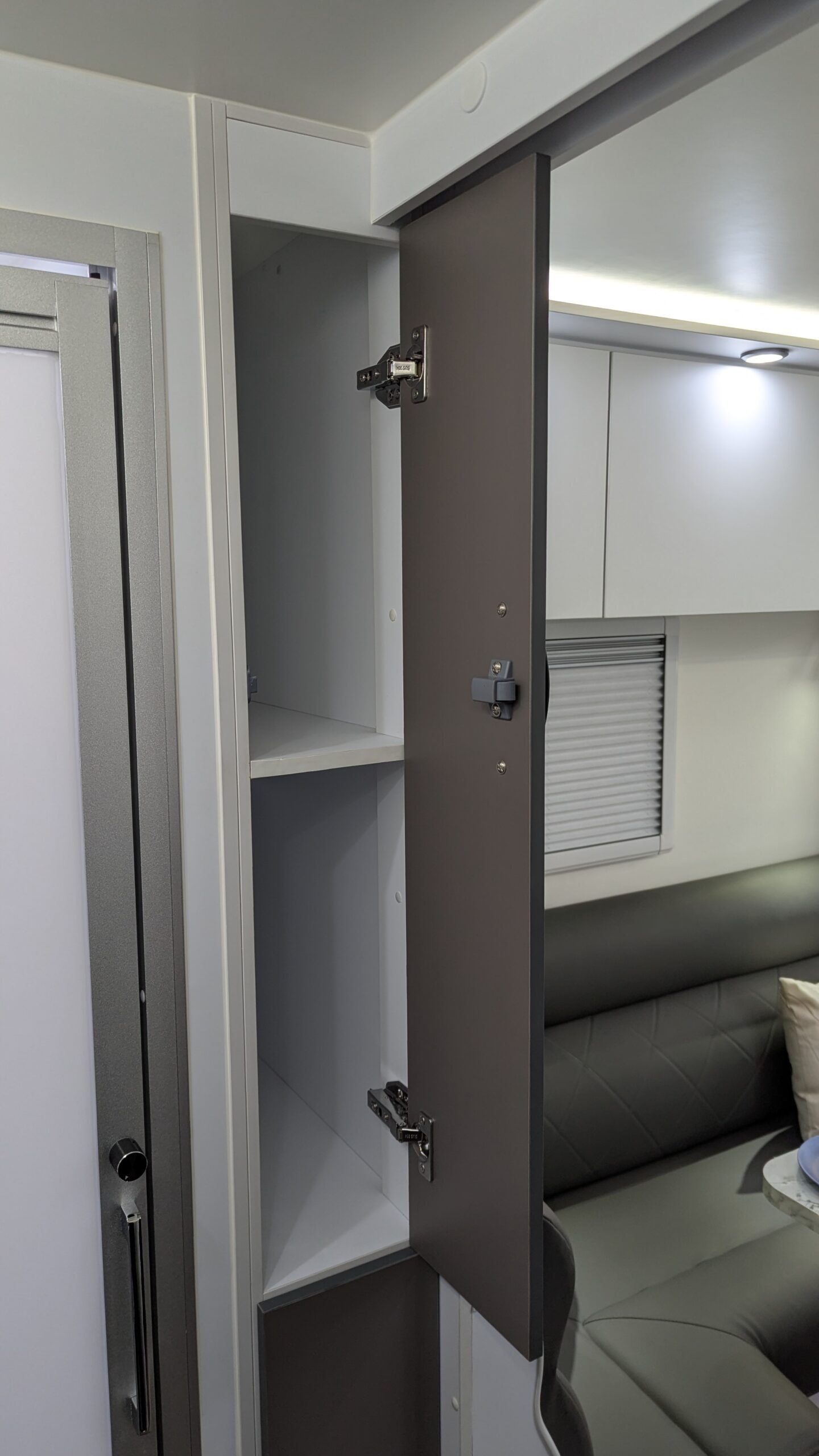 Forest Finder 17 Interior