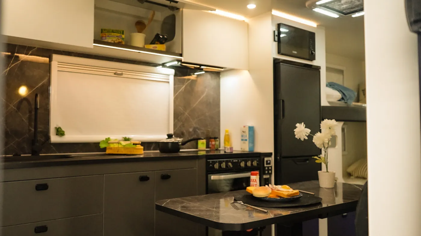 Horizon 22 kitchen cabinetry and dining area
